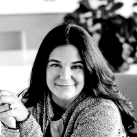 Professional Headshot of Victoria Lowell